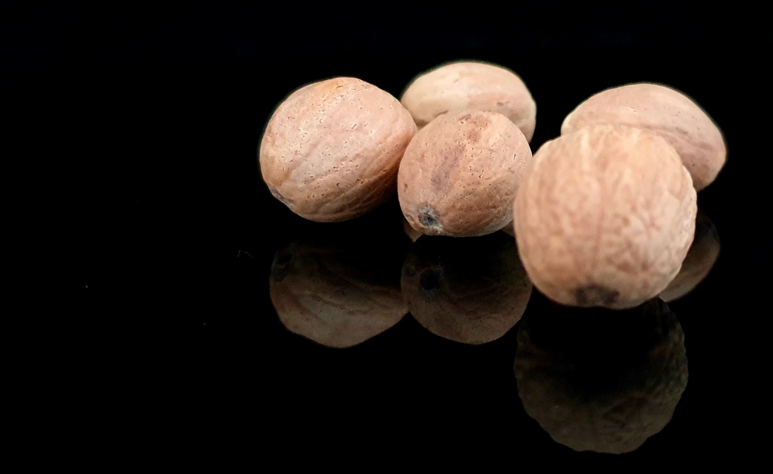 La noix de muscade est reconnue en cuisine mais aussi pour ses vertus